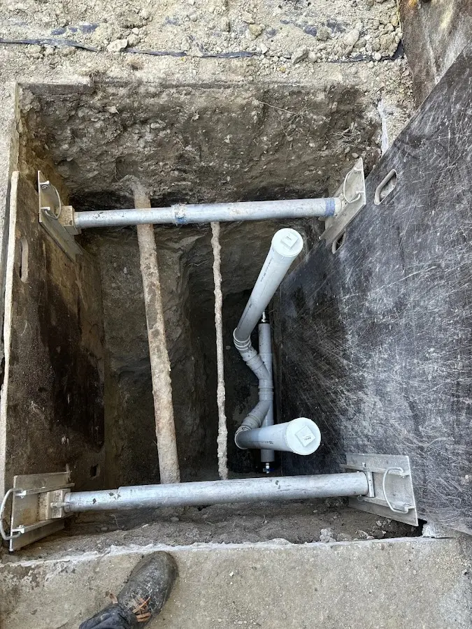 Experienced plumber completing Drain Cleaning work in Crestview Hills